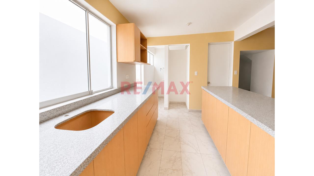 ¡Bello Dúplex Con Patio Privado! En Ate Vitarte - 3