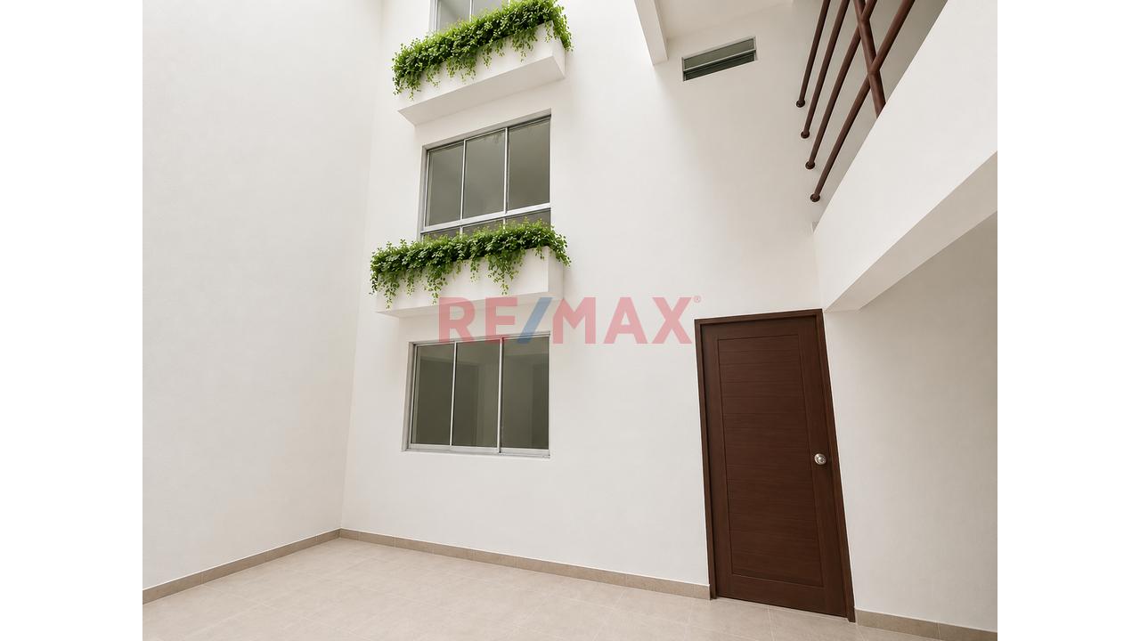 ¡Bello Dúplex Con Patio Privado! En Ate Vitarte - 2