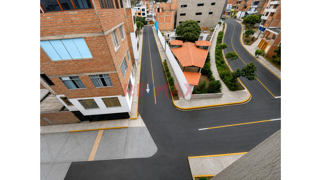 ¡Bello Dúplex Con Patio Privado! En Ate Vitarte - 18