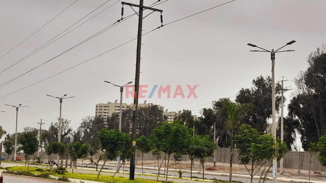 Venta De Local Comercial Como Terreno En Av. El Sol - Villa El Salvador — foto 2
