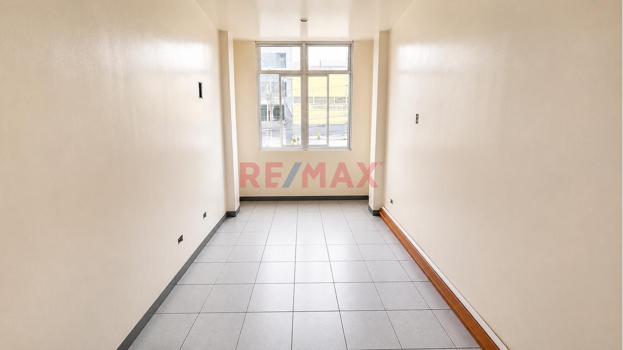 Venta De Local Comercial De 3 Pisos En Av. Naranjal – Los Olivos - 2