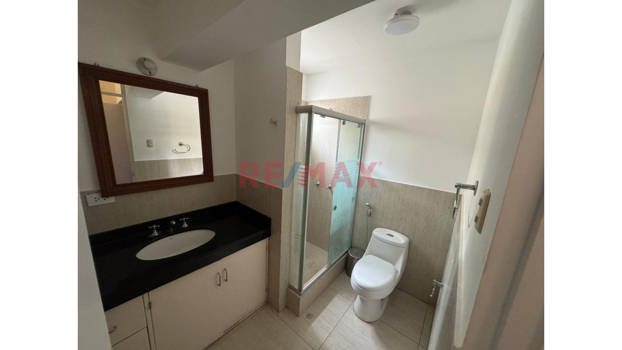 Lindo Departamento Con Cochera En 2Do Piso En Barrio Medico Surquillo — foto 9
