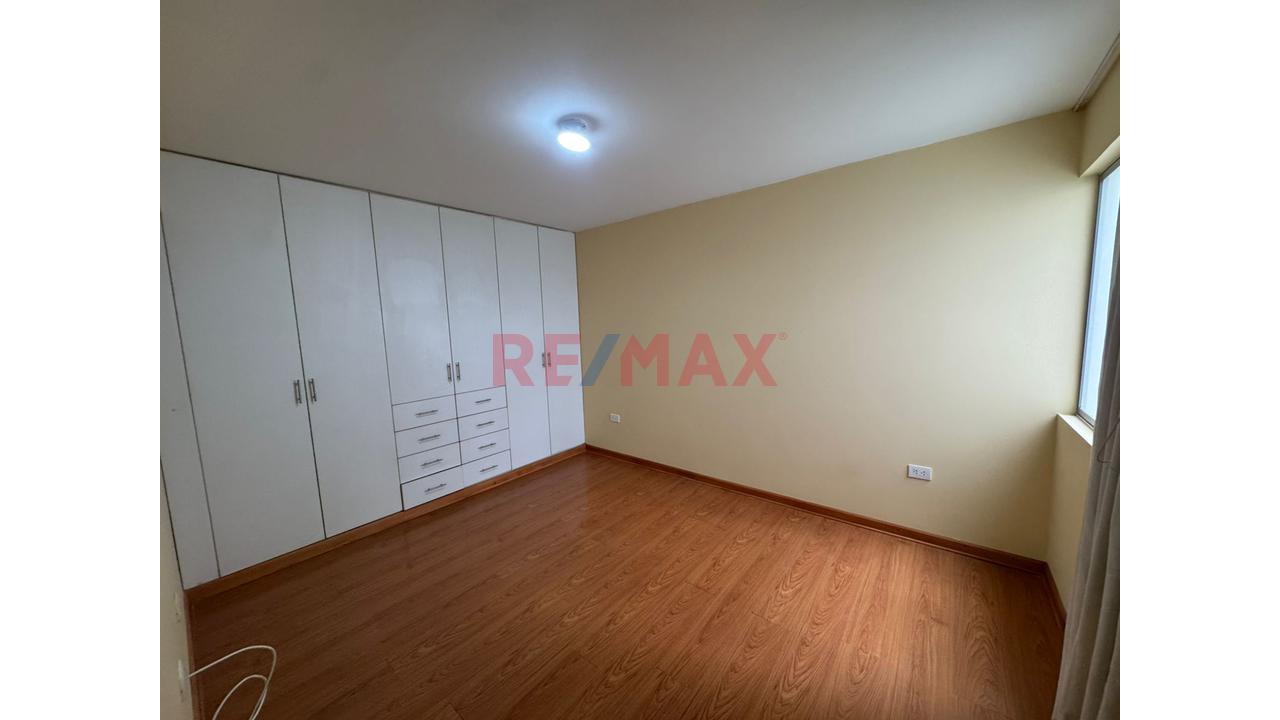 Lindo Departamento Con Cochera En 2Do Piso En Barrio Medico Surquillo — foto 7