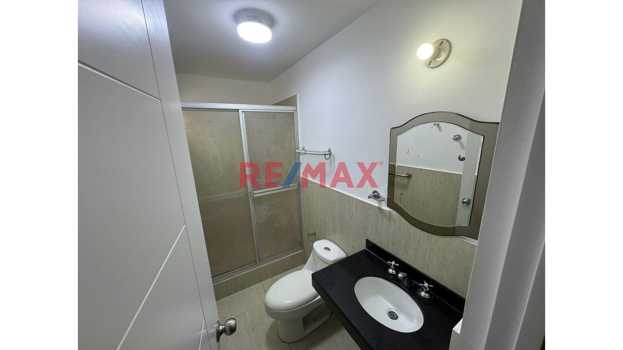 Lindo Departamento Con Cochera En 2Do Piso En Barrio Medico Surquillo — foto 6