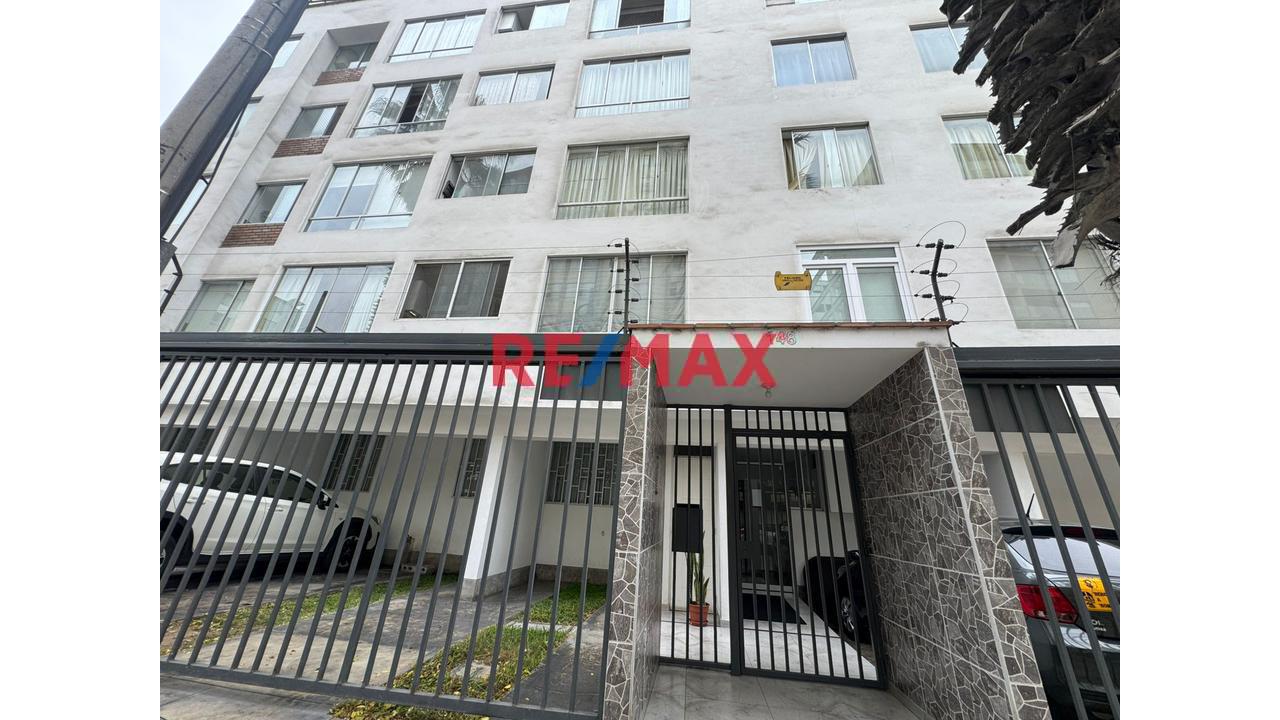Lindo Departamento Con Cochera En 2Do Piso En Barrio Medico Surquillo