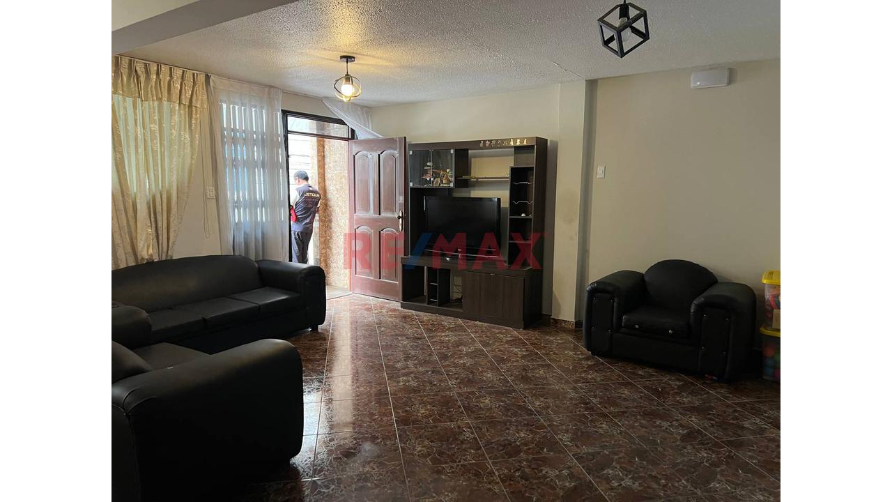 🏡 ¡Amplia Casa De 3 Pisos En San Martín De Porres! — foto 6