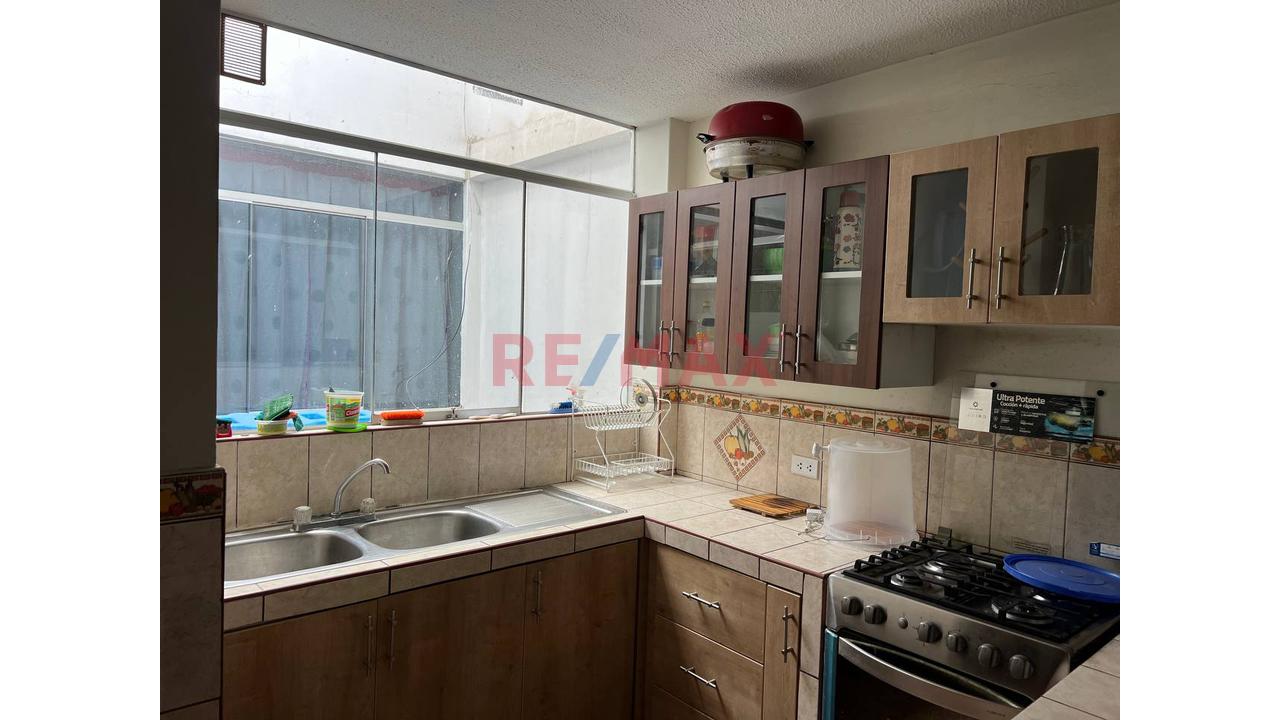 🏡 ¡Amplia Casa De 3 Pisos En San Martín De Porres! — foto 3