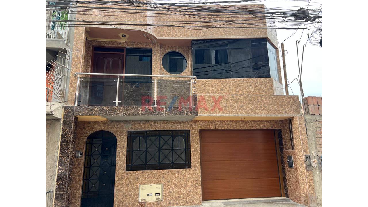 🏡 ¡Amplia Casa De 3 Pisos En San Martín De Porres!