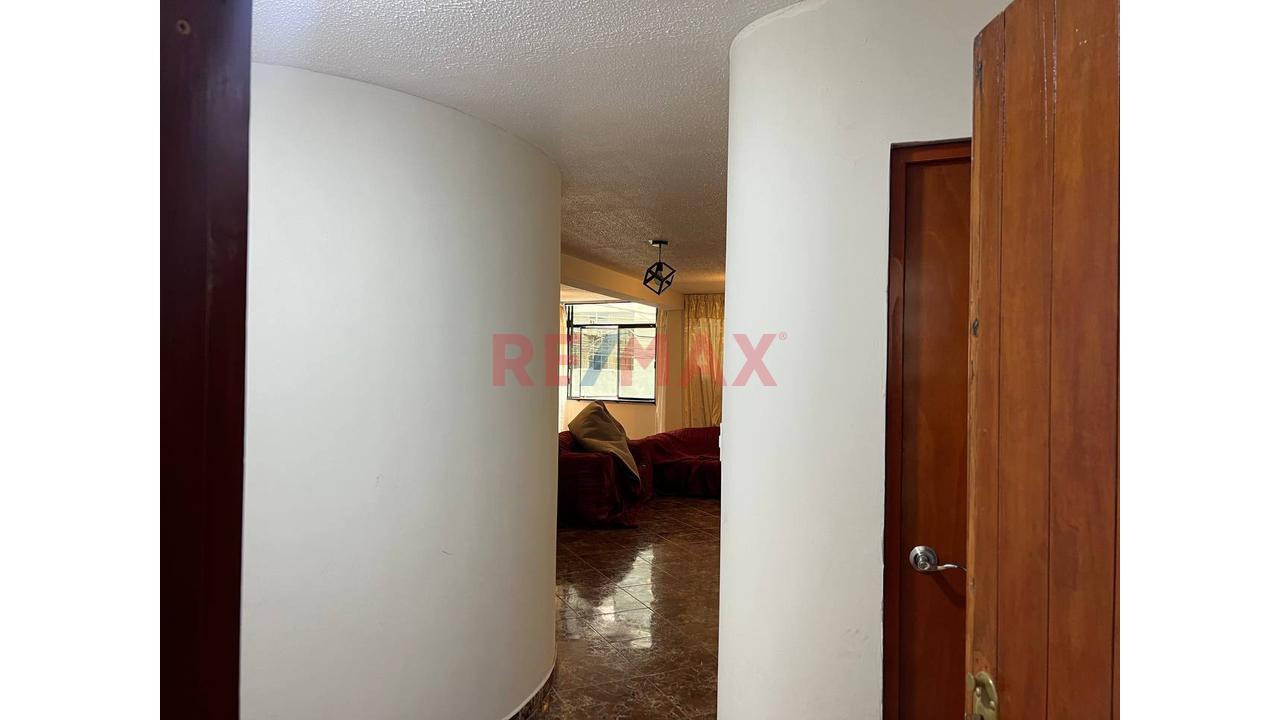 🏡 ¡Amplia Casa De 3 Pisos En San Martín De Porres! — foto 2