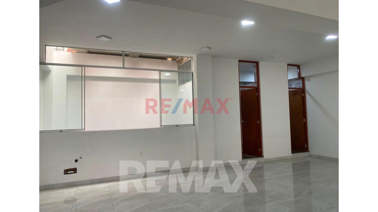 Se Alquila Local Comercial En Estreno Av. San Martin Sjl - 7