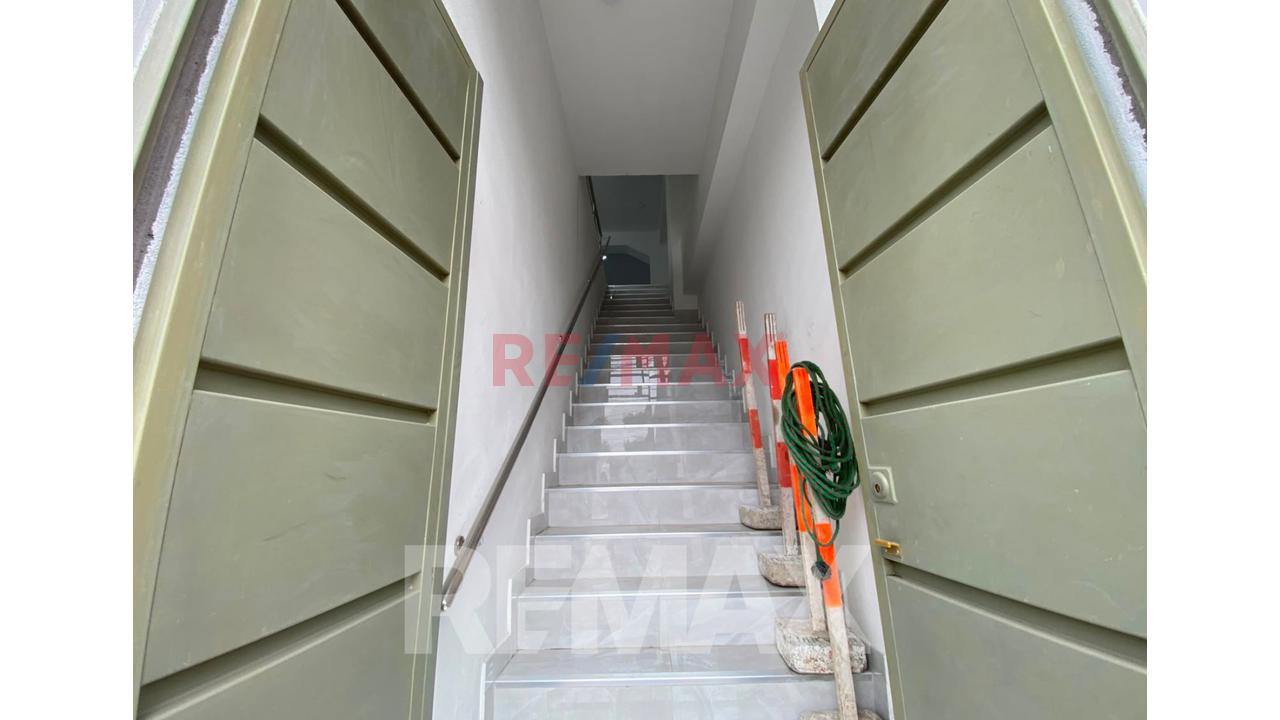 Se Alquila Local Comercial En Estreno Av. San Martin Sjl - 19