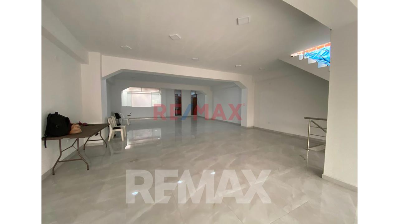 Se Alquila Local Comercial En Estreno Av. San Martin Sjl - 4