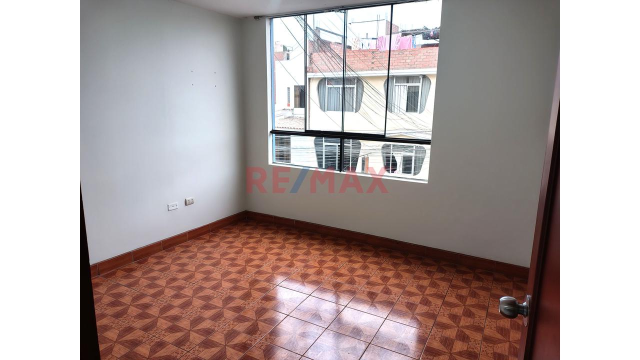 ¡Vive En Una De Las Mejores Zonas De Los Olivos! Departamento De 2 Habitaciones Cerca De Av. Las Palmeras — foto 2