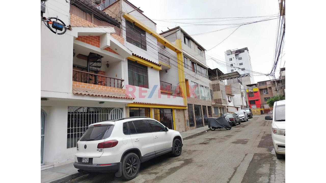 Se Alquila Departamento En Zona A De San Juan De Miraflores - 1