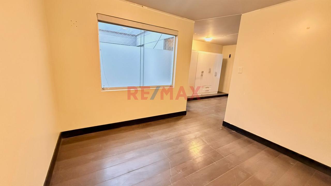 Se Vende Departamento Con Cochera, Terraza Y Mini Departamento En Los Aires - 2