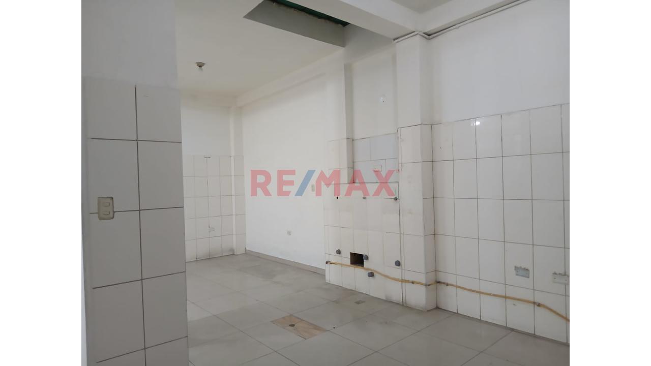 Alquiler De Local Comercial 90M² En 1Er Piso – Urb. Ingeniería, Smp — foto 4