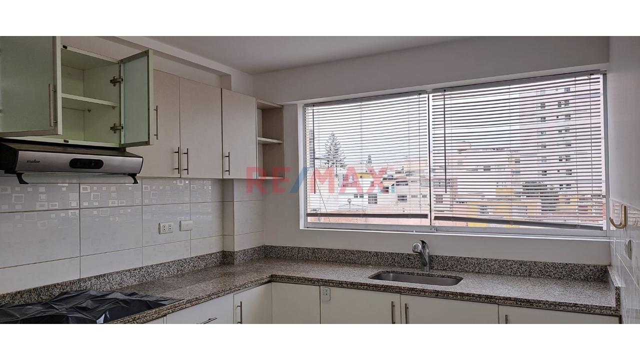 Vendo Lindo Depa 3 Dormitorios Con Balcón Y Aires – San Miguel — foto 4