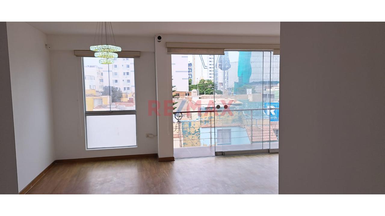 Vendo Lindo Depa 3 Dormitorios Con Balcón Y Aires – San Miguel — foto 2