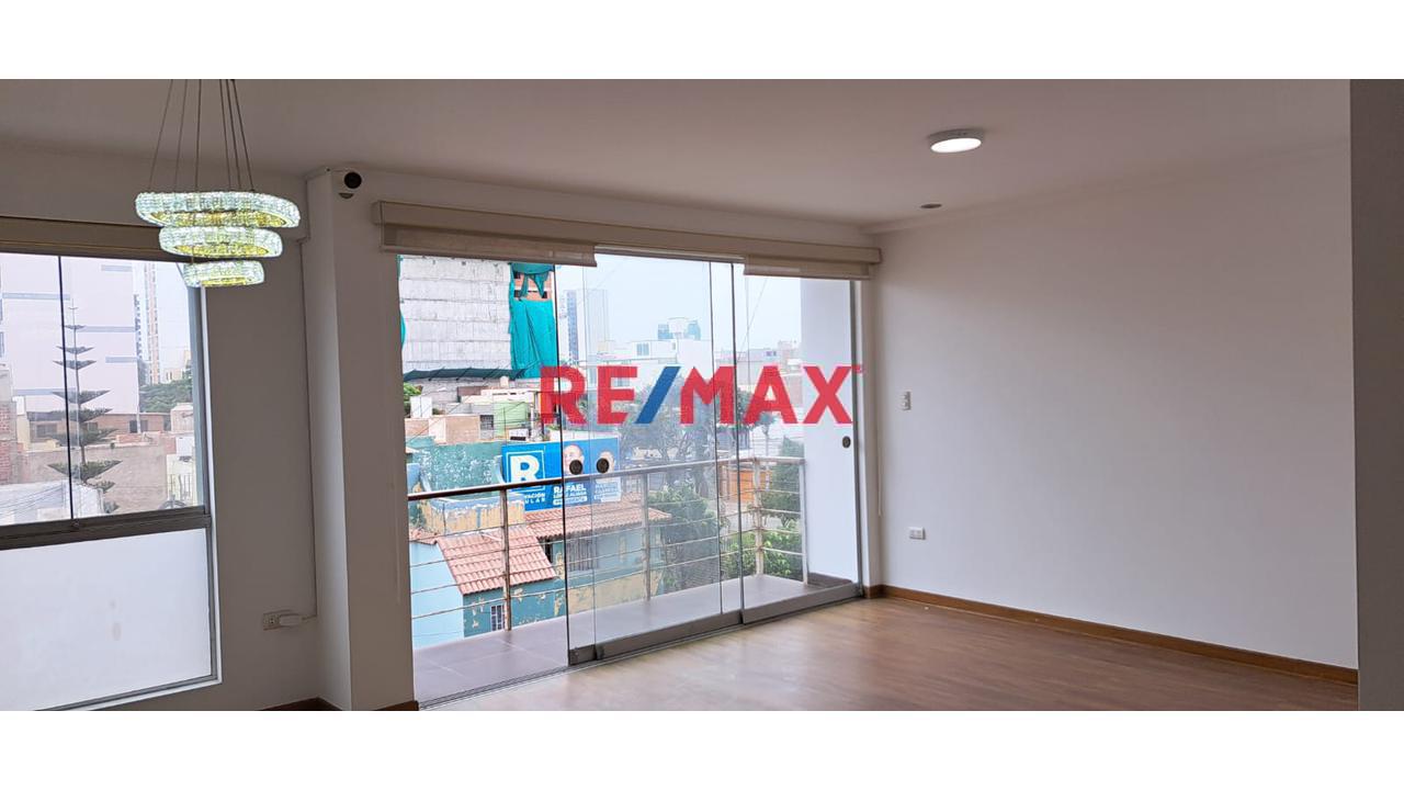Vendo Lindo Depa 3 Dormitorios Con Balcón Y Aires – San Miguel