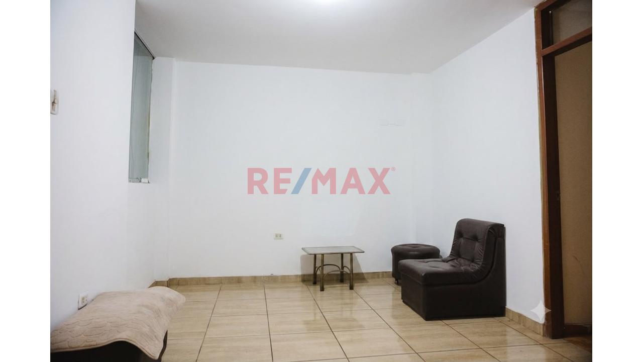 Casa De 3 Pisos En Venta Urb. Rosa De America I - 13