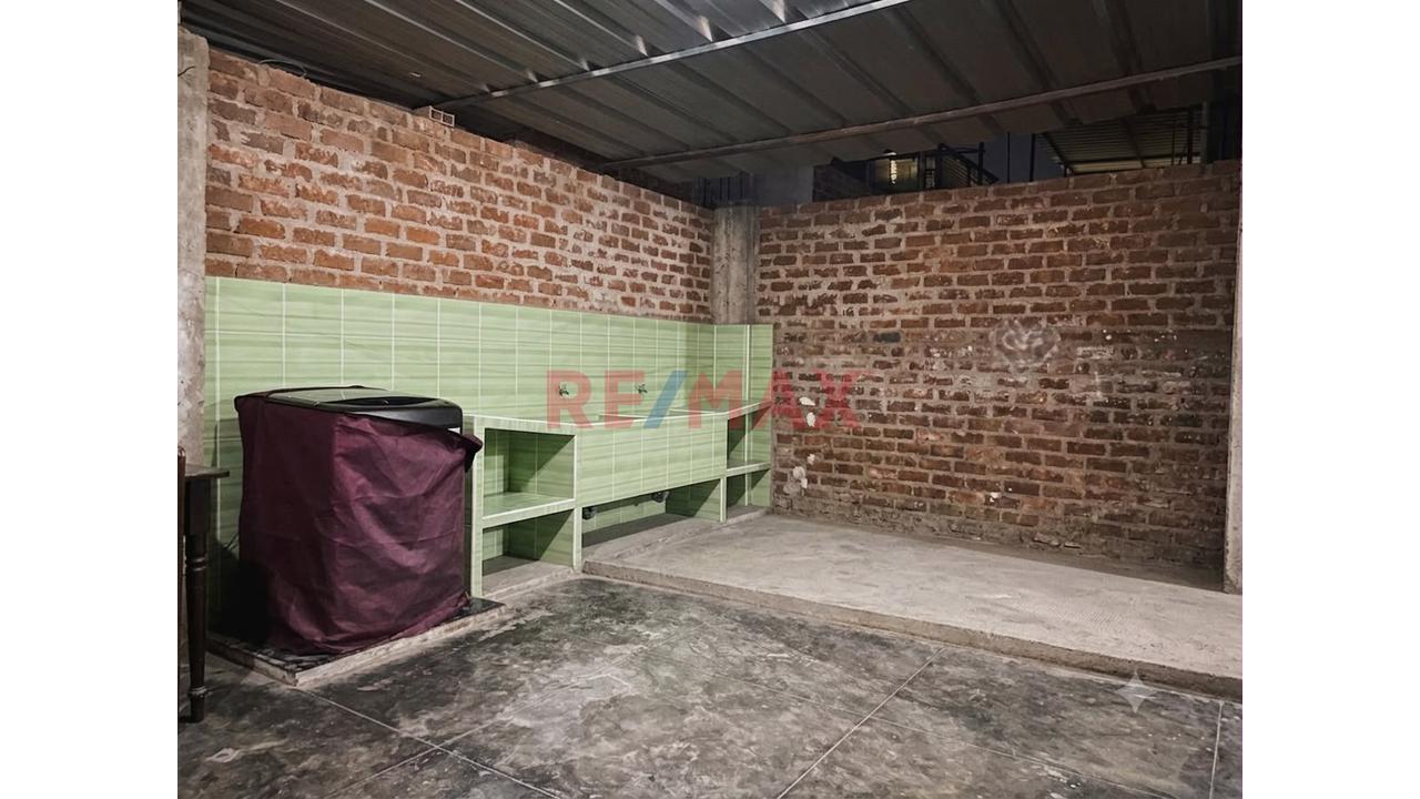 Casa De 3 Pisos En Venta Urb. Rosa De America I - 20