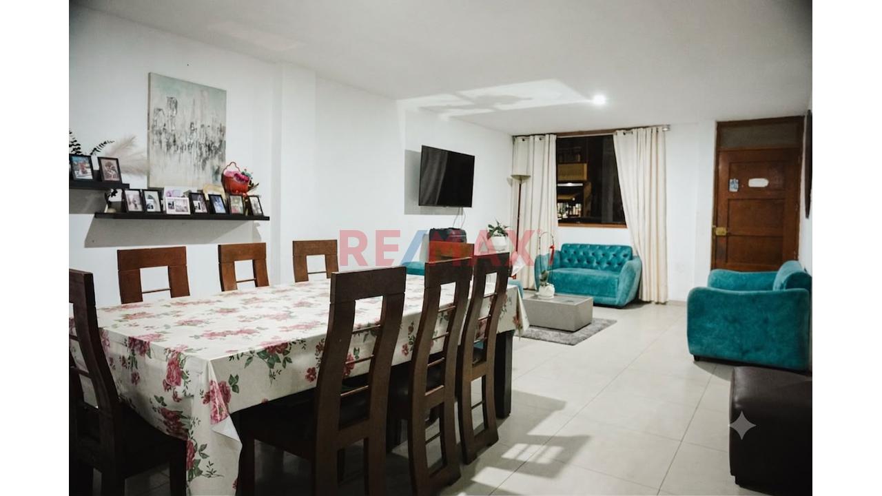 Casa De 3 Pisos En Venta Urb. Rosa De America I - 4