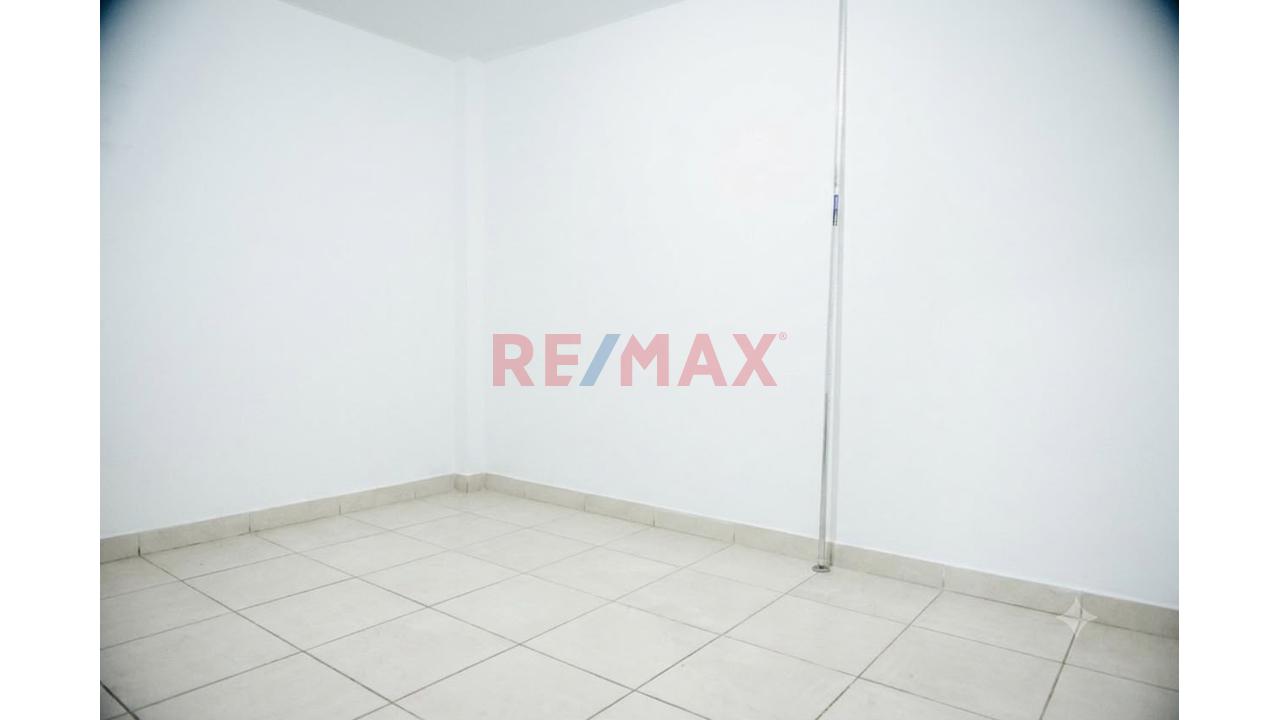 Casa De 3 Pisos En Venta Urb. Rosa De America I - 8