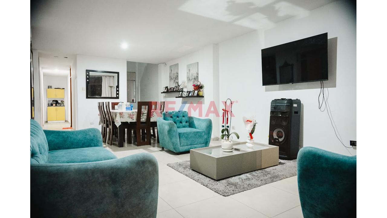 Casa De 3 Pisos En Venta Urb. Rosa De America I - 3