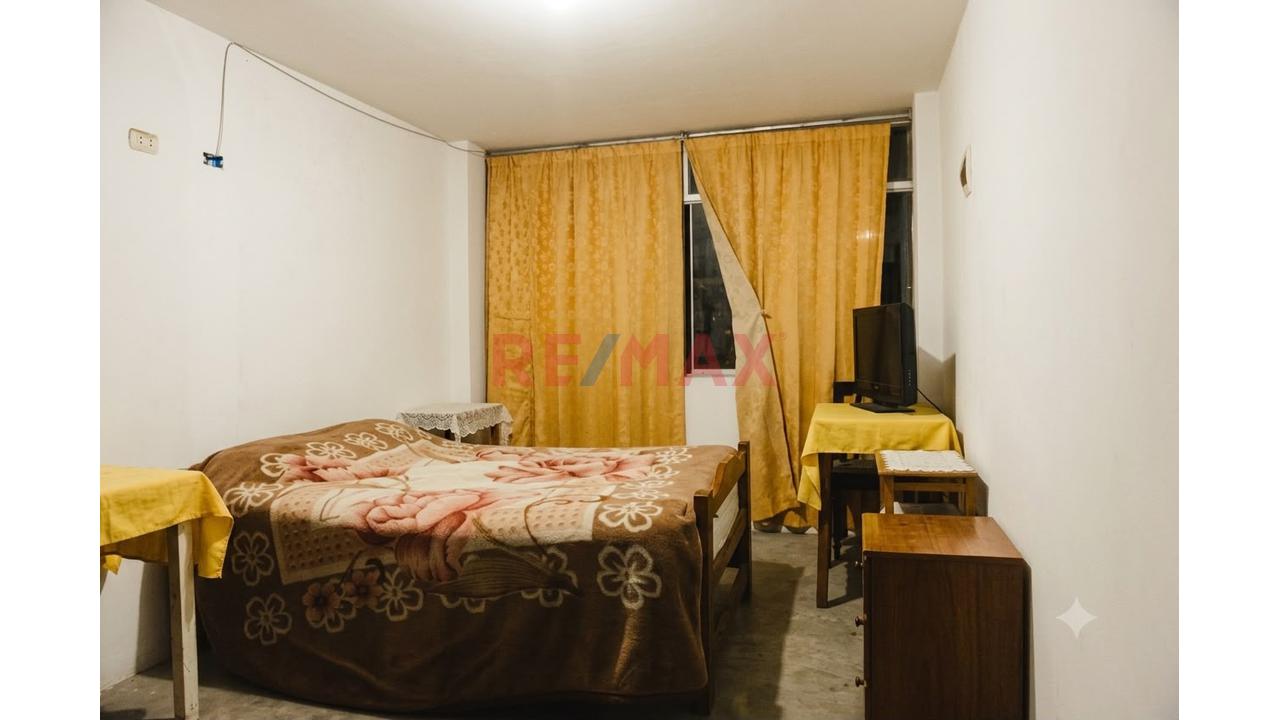 Casa De 3 Pisos En Venta Urb. Rosa De America I - 19