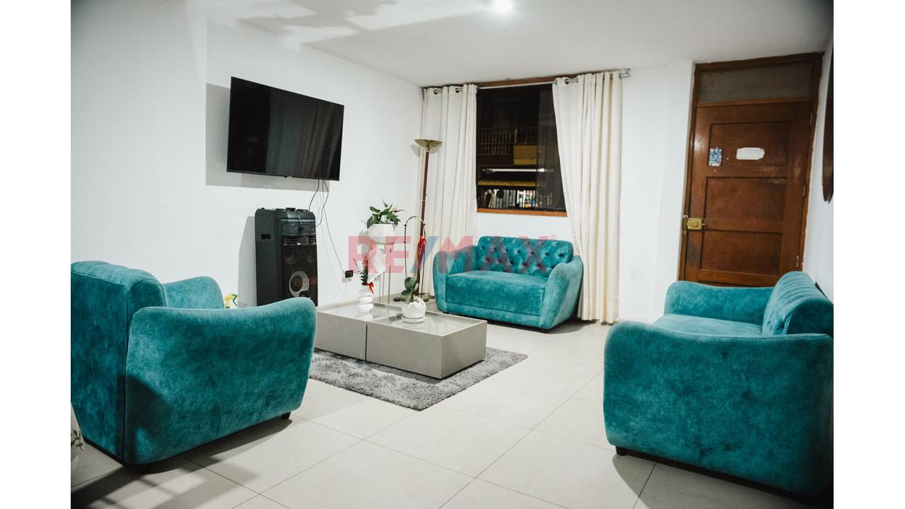 Casa De 3 Pisos En Venta Urb. Rosa De America I - 2