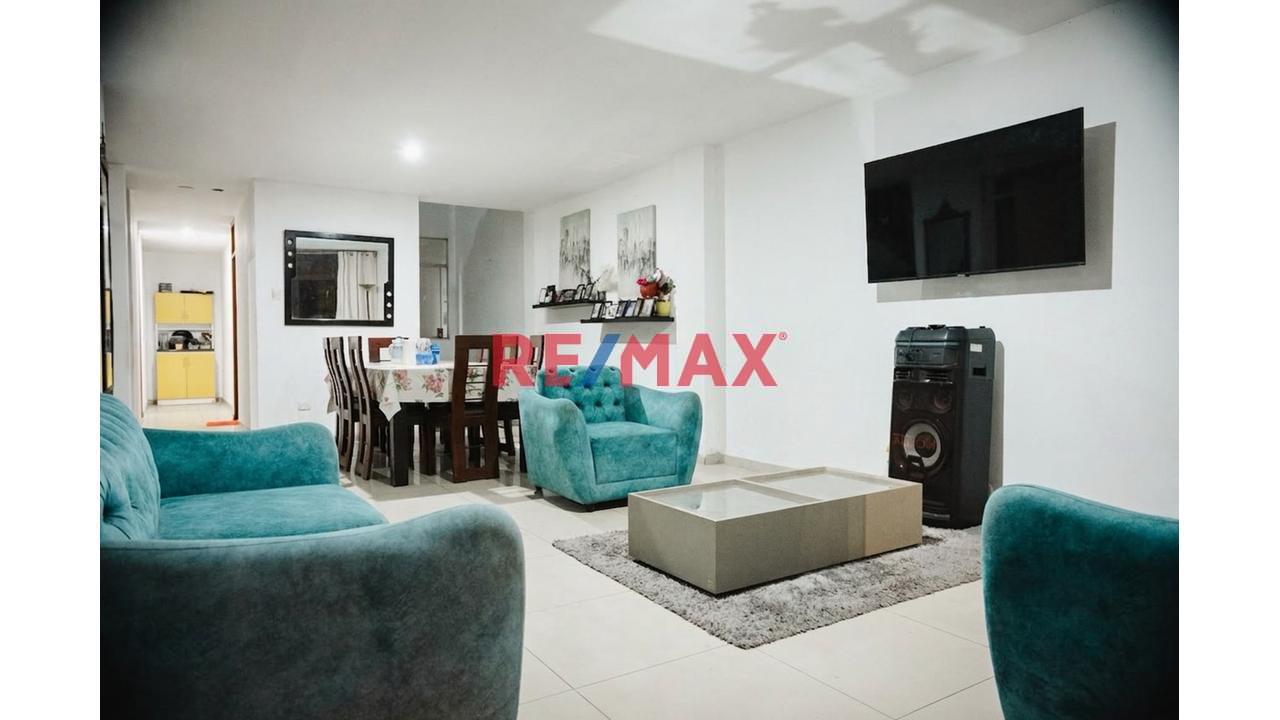 Casa De 3 Pisos En Venta Urb. Rosa De America I - 1