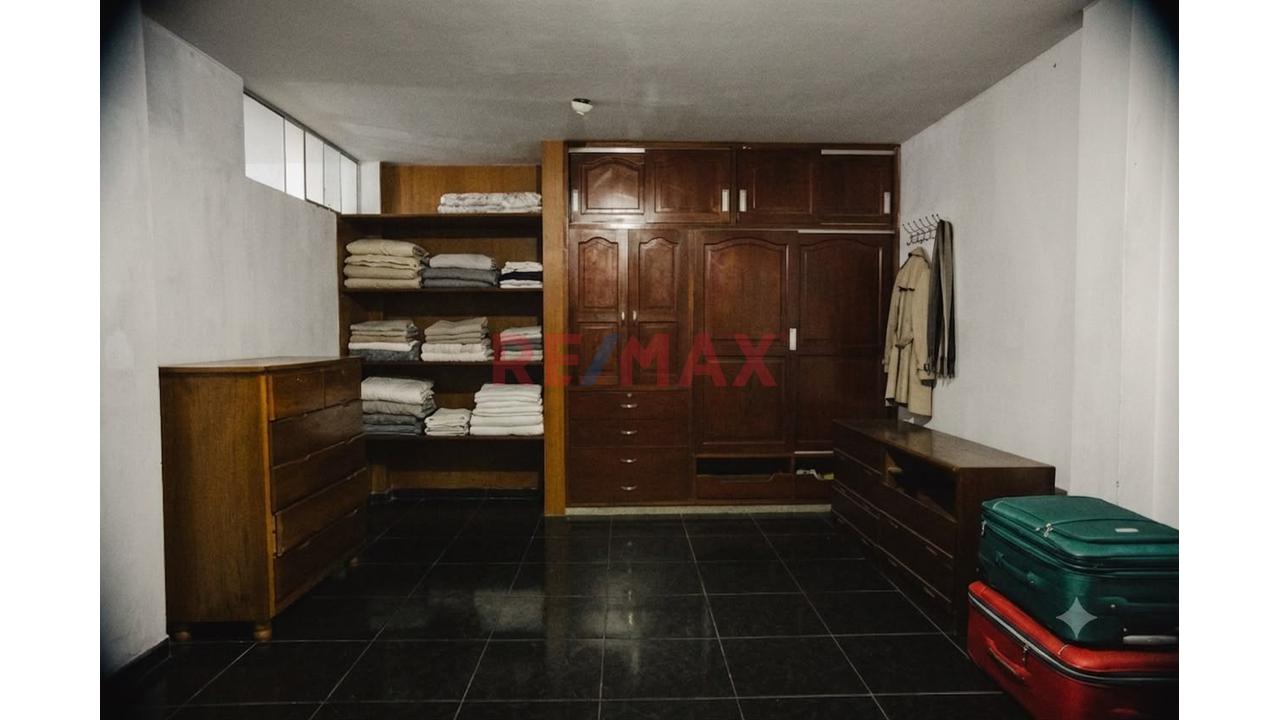 Casa De 3 Pisos En Venta Urb. Rosa De America I - 16