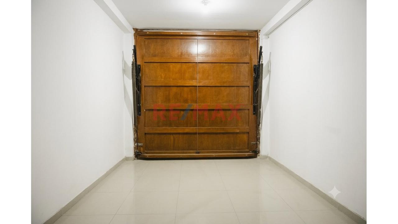 Casa De 3 Pisos En Venta Urb. Rosa De America I - 6