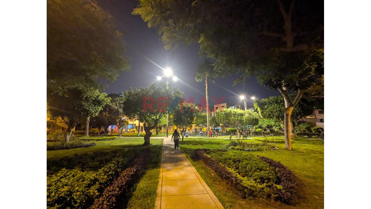 Oportunidad En Surco $141,000  : Departamento En Primer Piso Frente A Parque — foto 3