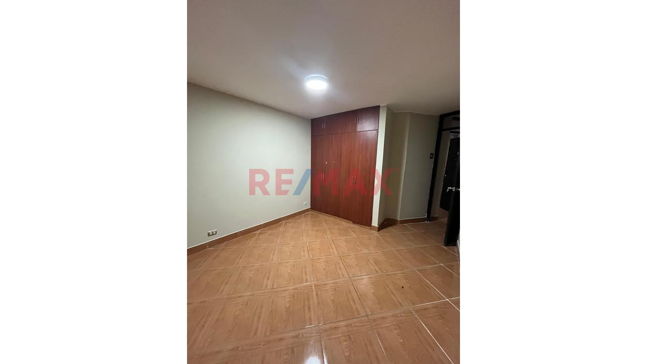 Oportunidad En Surco $141,000  : Departamento En Primer Piso Frente A Parque — foto 9