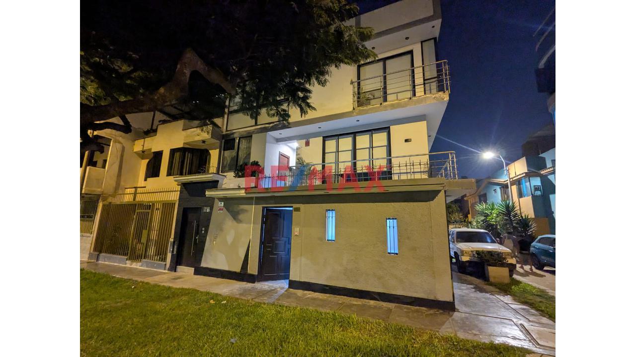 Oportunidad En Surco $141,000  : Departamento En Primer Piso Frente A Parque