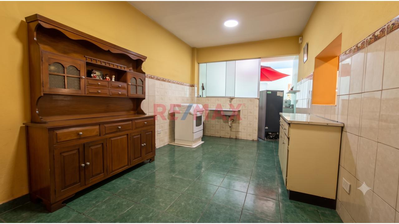 ¡Inversión Estratégica En Zárate! Casa Comercial Con Rentabilidad Inmediata En Av. Gran Chimú — foto 9