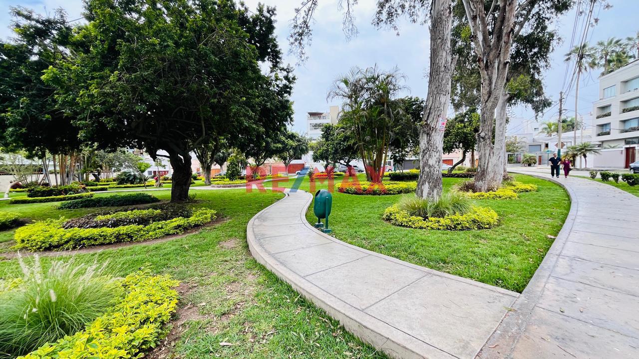 Vive Frente A Parque Los Jazmines En Surco