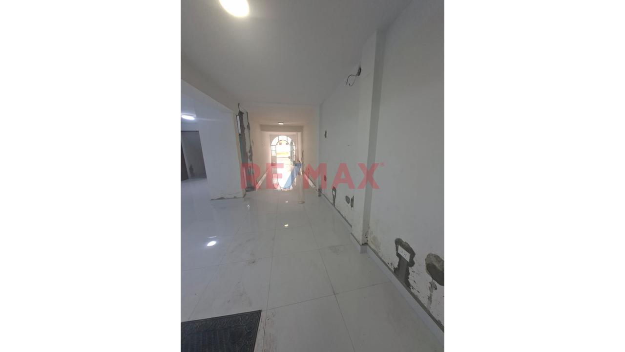 Se Alquila Local Comercial En Excelente Ubicacion.. Plena Avenida Comercial Primer Piso - 4