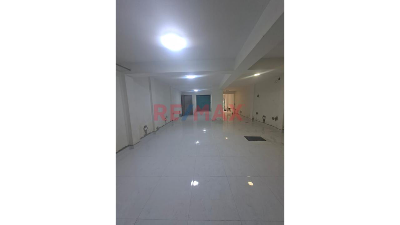 Se Alquila Local Comercial En Excelente Ubicacion.. Plena Avenida Comercial Primer Piso - 6