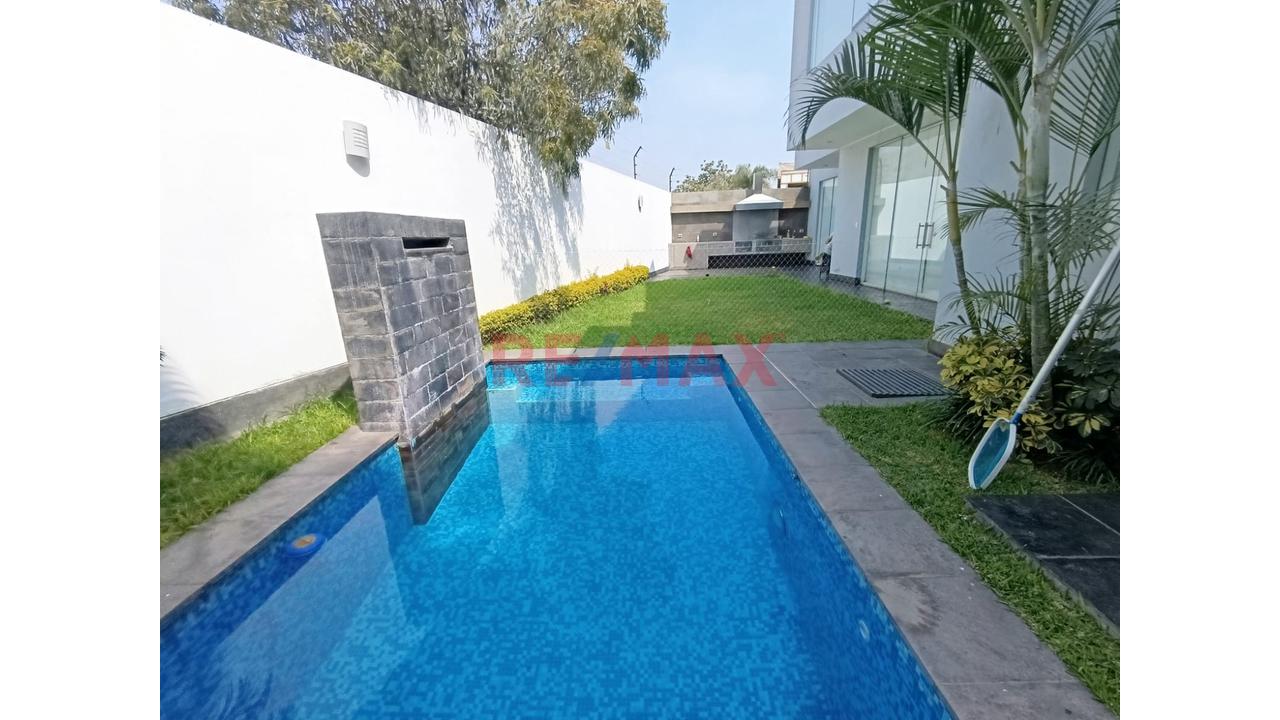 Venta De Casa Con Piscina En Sol De La Molina