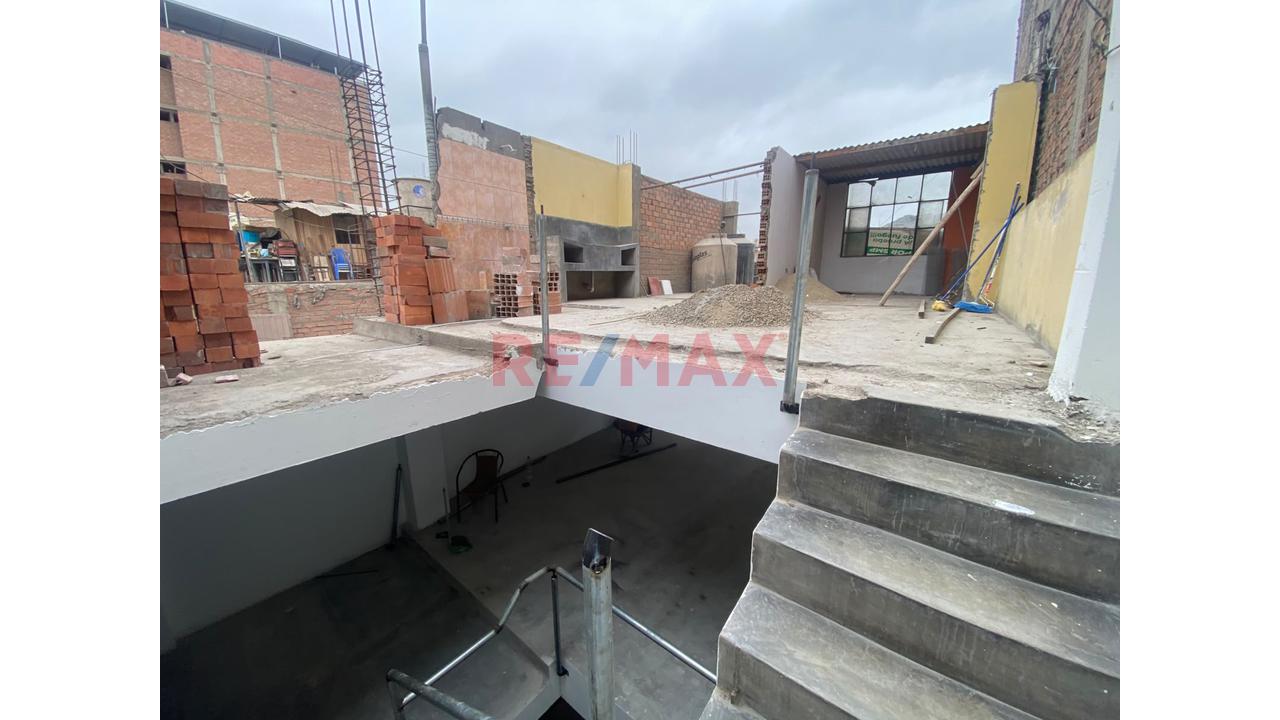 Atencion Inversionista Local De  4 Pisos En Alquiler Tomas Valle Con Universitaria — foto 9