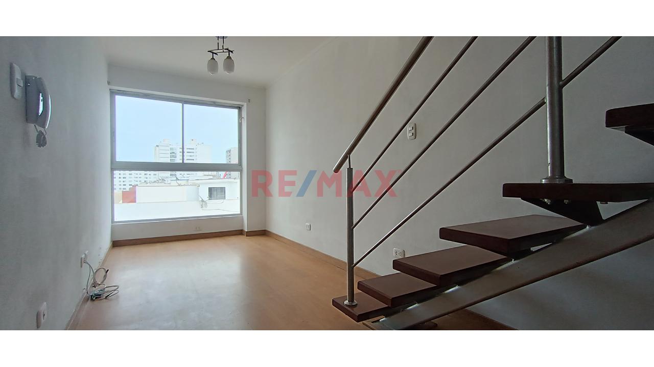 Alquiler De  Departamento Duplex Con Cochera - San Miguel - 3