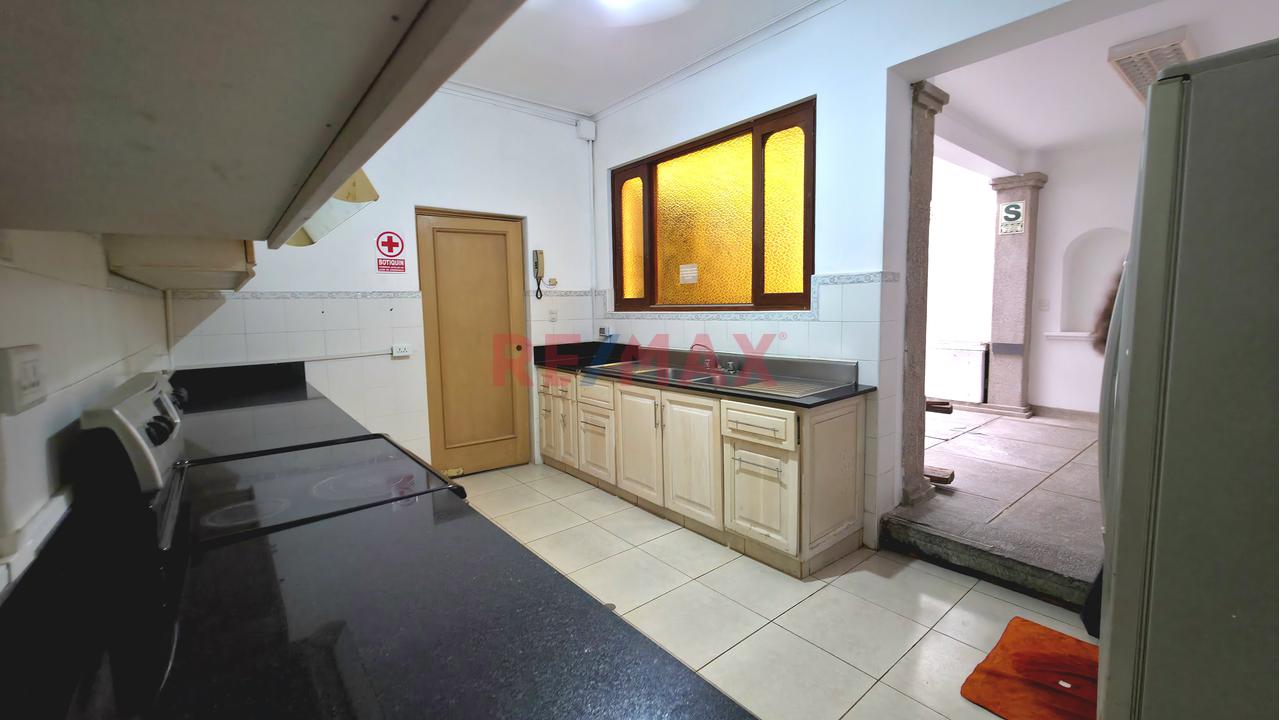 Venta Casa En Esquina Frente A Parque | 582 M² | Ideal Sede Corporativa | San Isidro - 2