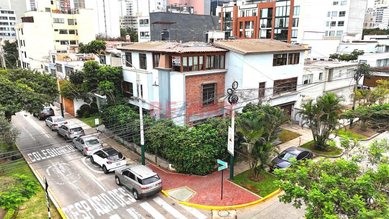 Venta Casa En Esquina Frente A Parque | 582 M² | Ideal Sede Corporativa | San Isidro - 1