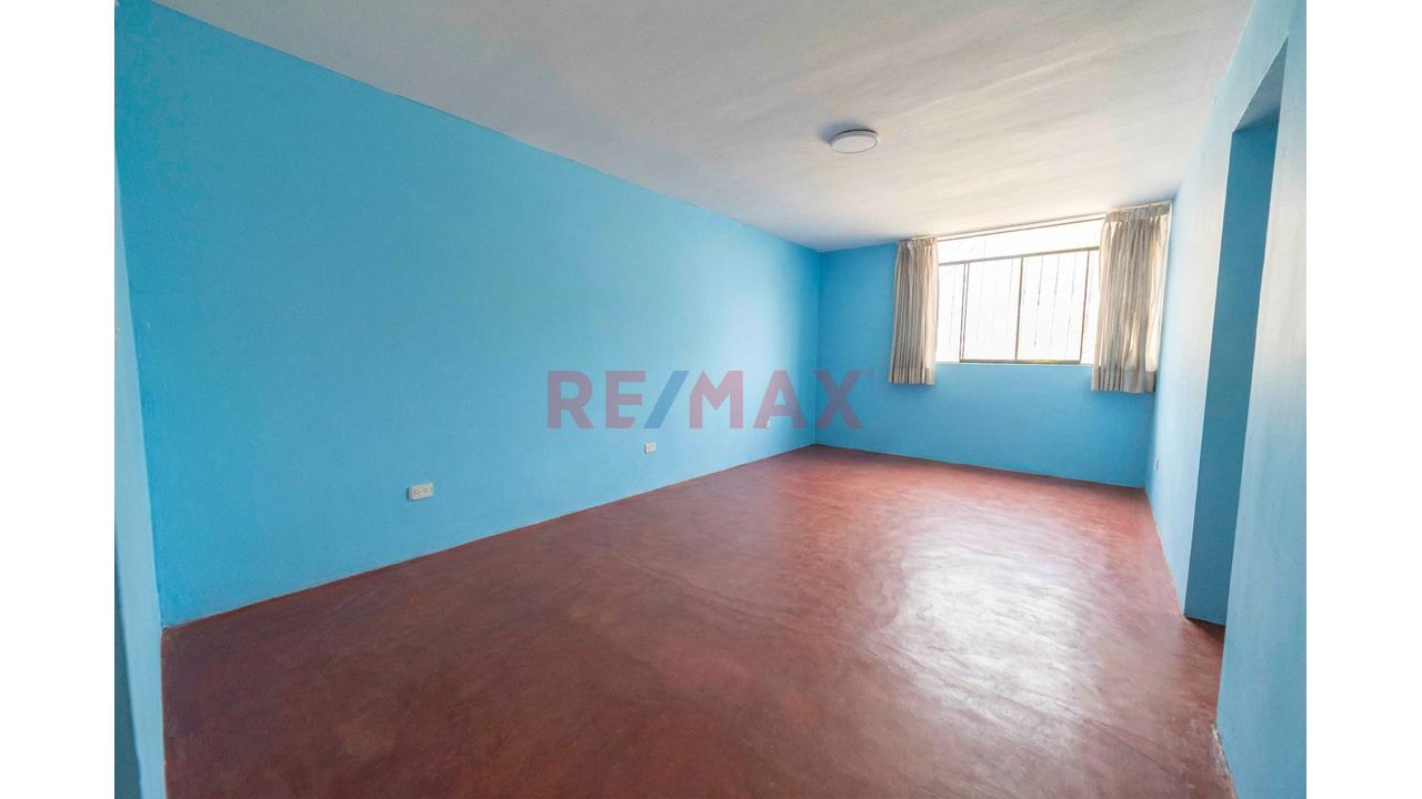 "🏠 Se Vende Casa Como Inversion Frente A Parque  En San Juan De Miraflores 🏠 — foto 2