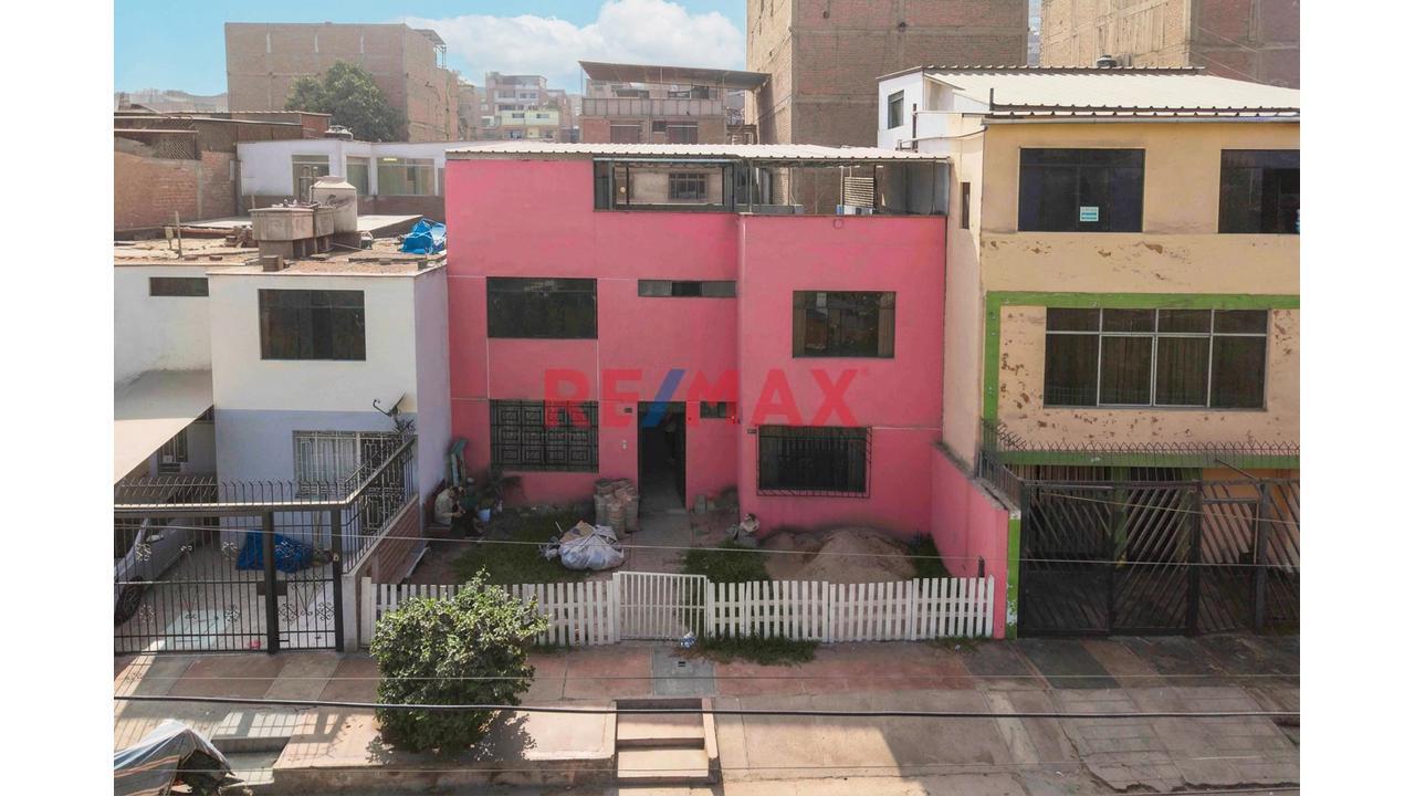 "🏠 Se Vende Casa Como Inversion Frente A Parque  En San Juan De Miraflores 🏠