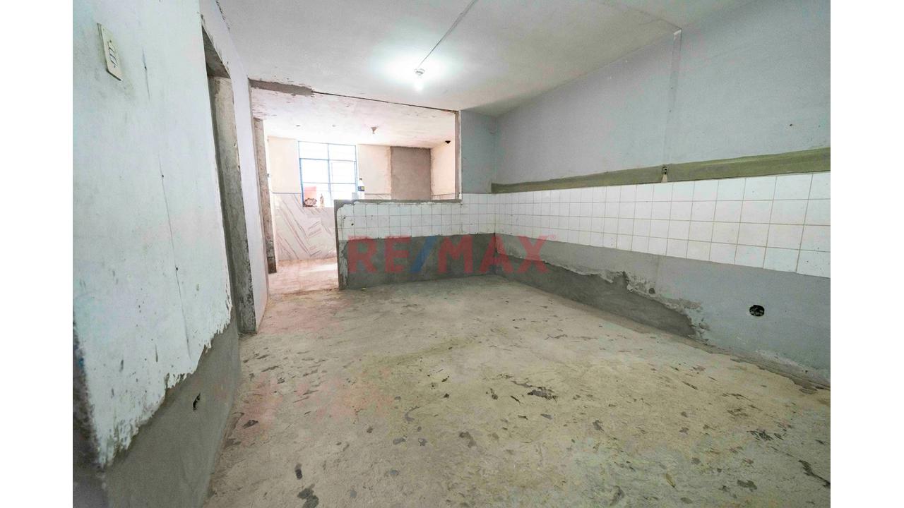 "🏠 Se Vende Casa Como Inversion Frente A Parque  En San Juan De Miraflores 🏠 — foto 3
