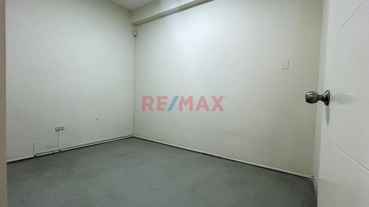 Local Comercial En Venta En Av Javier Prado Y Av La Molina - 9