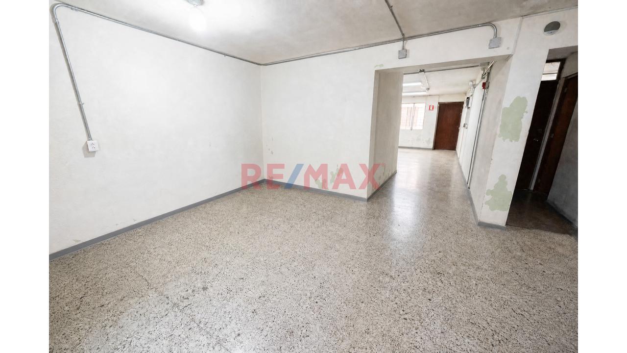 🏡 ¡Se Vende Amplia Casa Con Excelente Ubicación En San Juan De Miraflores! — foto 13